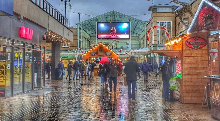 LUCID OUTDOOR LAUNCH SECOND LARGE FORMAT, FULL-MOTION HD SCREEN IN STOCKPORT TOWN CENTRE