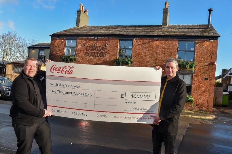 MANCHESTER PUB DONATES £1K TO LOCAL CHARITY FOLLOWING COMMUNITY HERO AWARDS SUCCESS