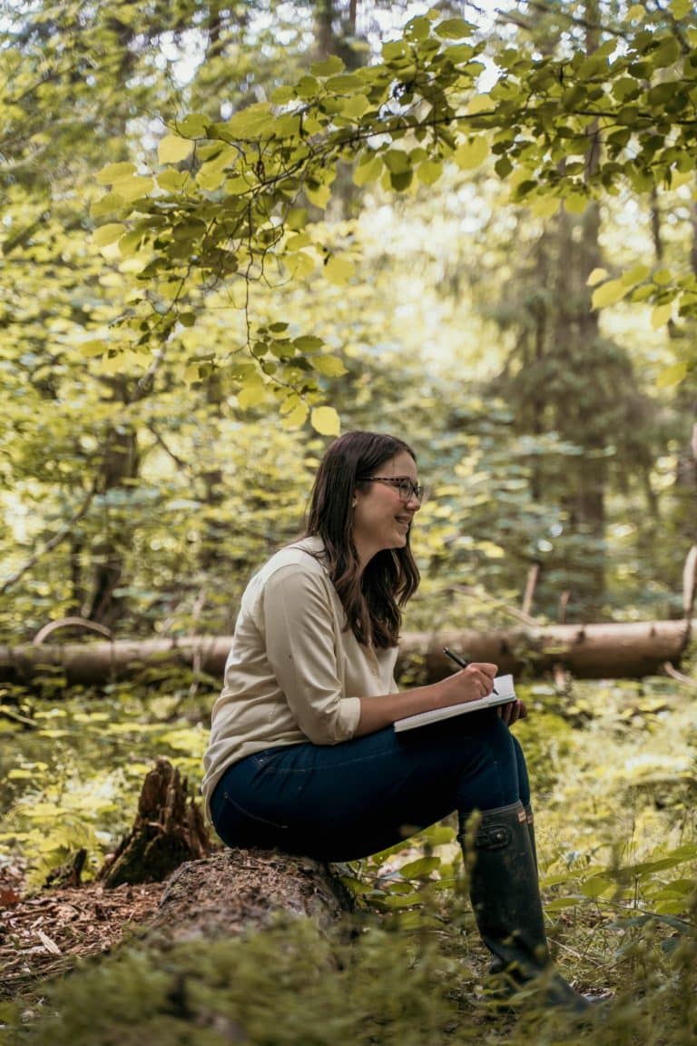 The Slow Christmas – How to avoid burnout and set boundaries during the holidays