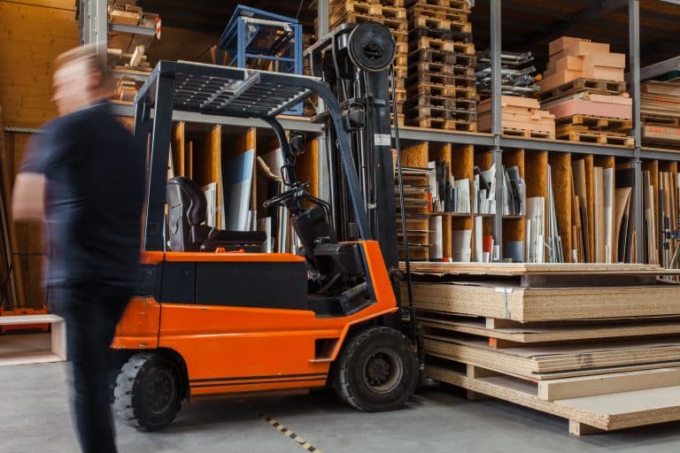 How Hiring Forklifts Can Boost Your Business’s Efficiency and Productivity in the Long-Term
