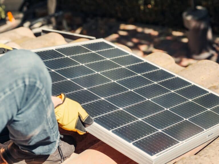 BLUETTI: Choosing the Right Battery for Your Solar System
